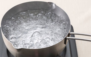 Gotowanie wody - sposób na pałeczki okrężnicy